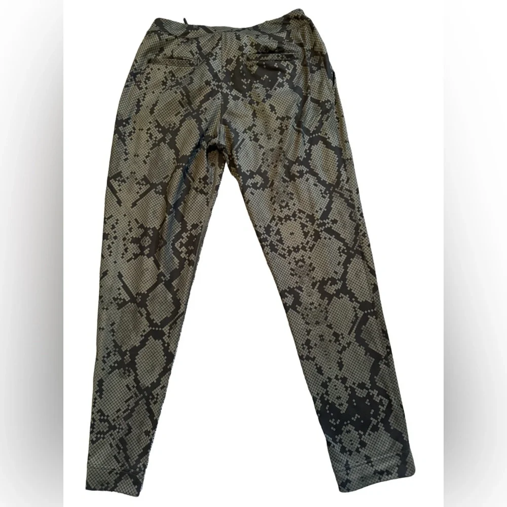 Lululemon Athletica Women’s Jet Crop Green Snake Print Pants Size 4 - Picture 2 of 7